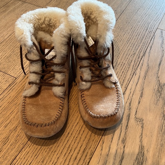 Ugg Moccasins size 38 - Picture 2 of 4